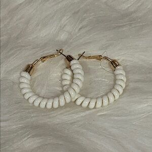☀️NEW☀️Women’s Elegant White and Gold Hoop Earrings